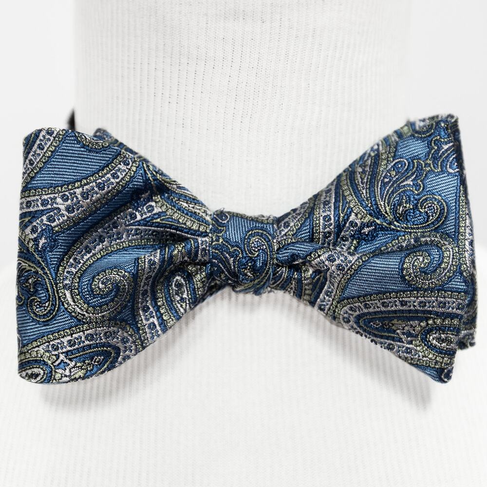 New Daniel Cremieux Blue Paisley 100% Silk Self Tie Bow Tie Bowtie